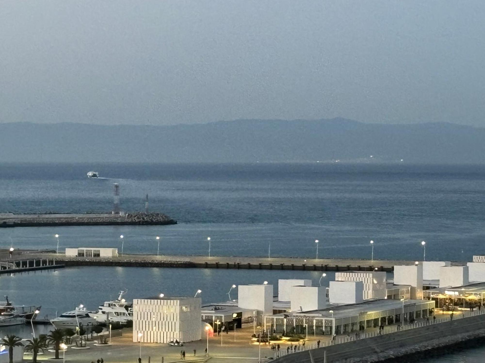 Marina View Residence Luxurious Studio Retreat With Stunning Ocean Views 1 Double Bedroom, 1 Convertible Couch Tangier Exterior photo