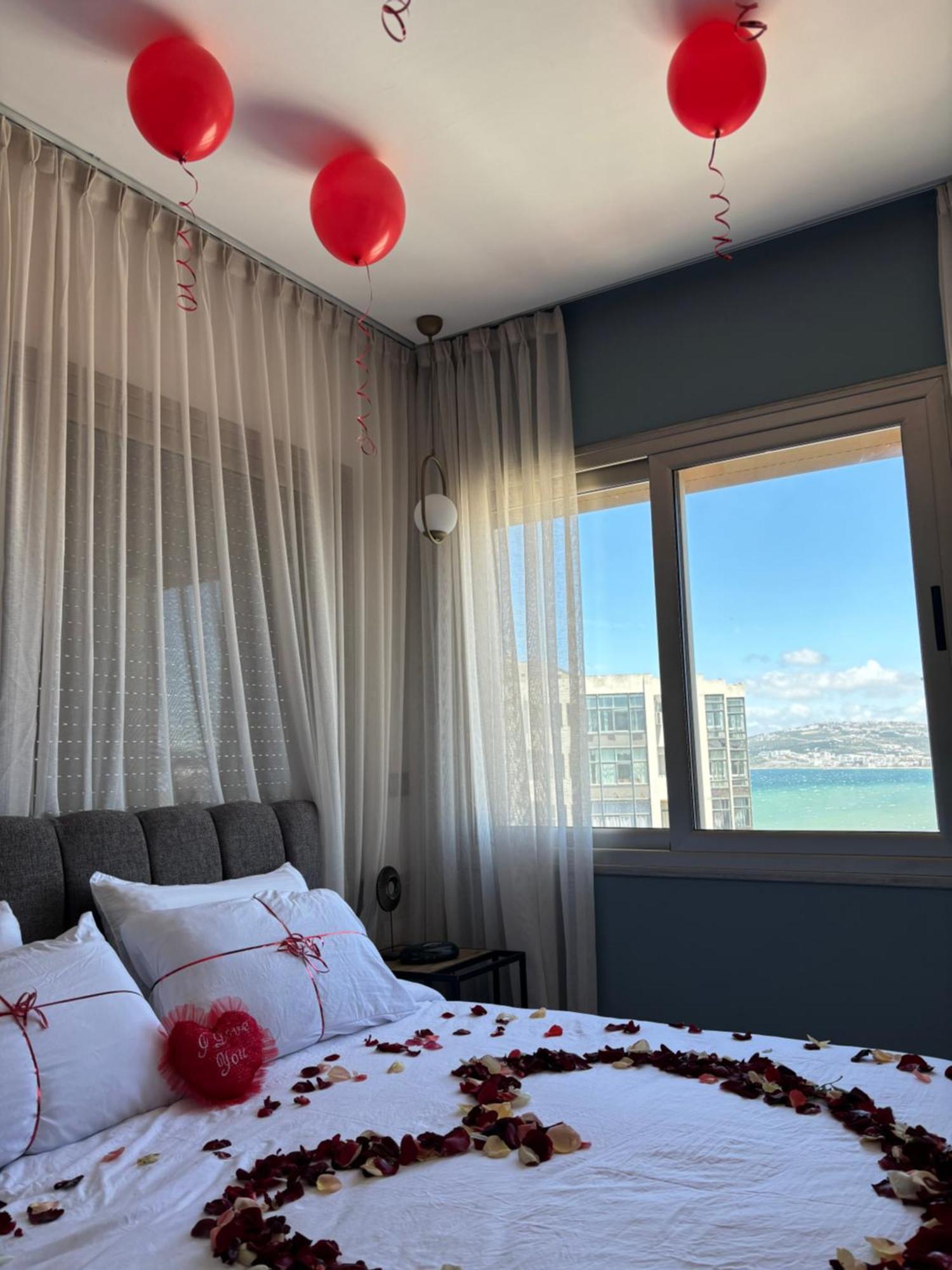 Marina View Residence Luxurious Studio Retreat With Stunning Ocean Views 1 Double Bedroom, 1 Convertible Couch Tangier Exterior photo